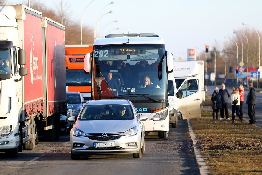 Węzeł bełchatowski na A1 koło Piotrkowa zamknięty, ruch...