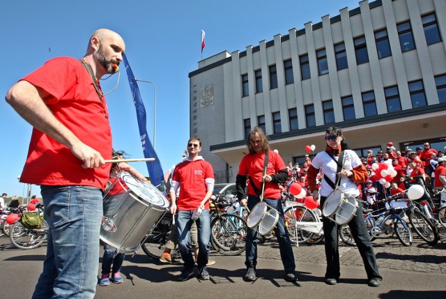 Parada rowerowa z okazji Dnia Flagi w Gdyni