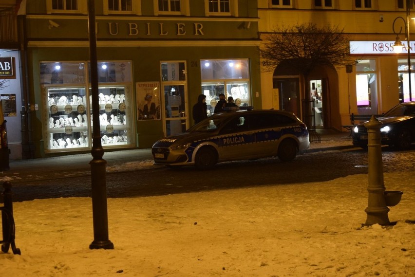 W poniedziałek, 1 lutego, w Skierniewicach kilkanaście osób...