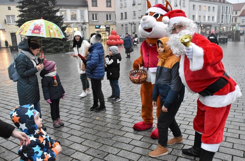 6 grudnia na Rynku w Inowrocławiu z dziećmi spotkali się...