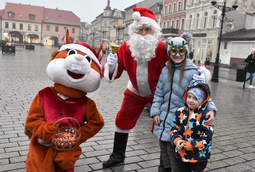 6 grudnia na Rynku w Inowrocławiu z dziećmi spotkali się...