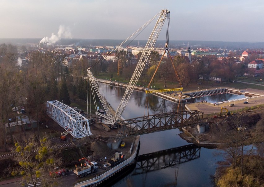 Demontaż mostu w Piszu
