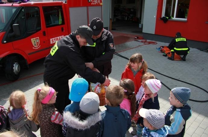 Przedszkolaki z Grębocic odwiedziły strażaków