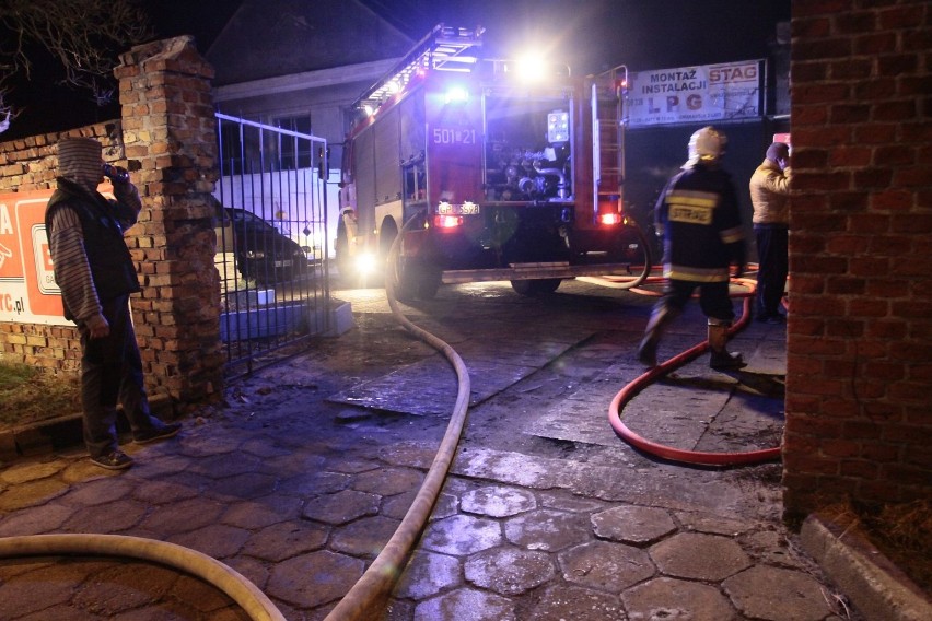 Pożar w Pucku: warsztat samochodowy (10 luty 2015)