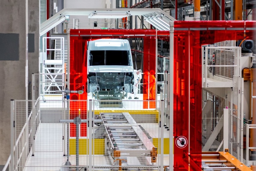 Z Volkswagena we Wrześni zjechał jubileuszowy - 200. tysięczny Crafter. Tu dziennie produkuje się  420 samochodów