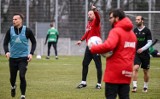 Lechia Gdańsk z nowym trenerem przystąpi do decydującej gry o utrzymanie. Czy w szaleństwie i desperacji jest metoda. Kim jest David Badia?