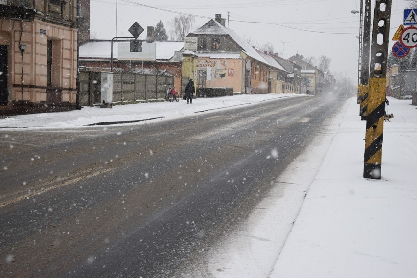 Zduńska Wola znów pod śniegiem. Tak wyglądają dziś ulice