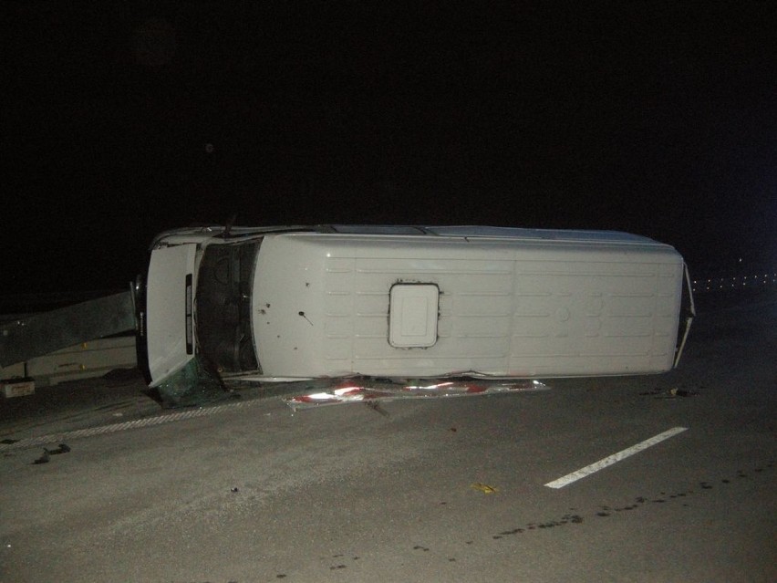 Na autostradzie A4 dachował ukraiński bus. Do wypadku doszło na remontowanym odcinku w powiecie krapkowickim