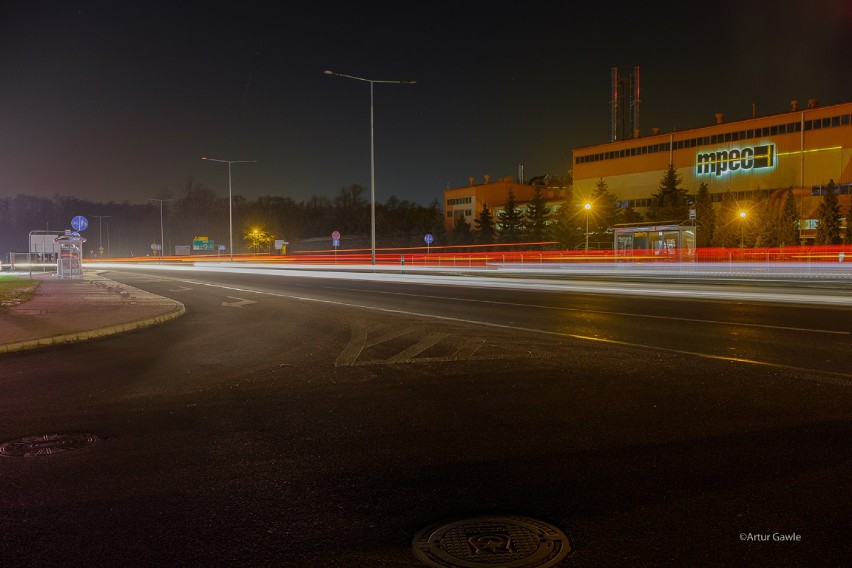 Tarnów włączył się w samorządowy protest. Na godzinę zgasły lampy przy ulicach Spokojnej i Elektrycznej [ZDJĘCIA]