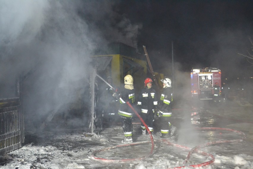 Pożar w Pleszewie. Paliło się przedsiębiorstwo ,,Drewko"