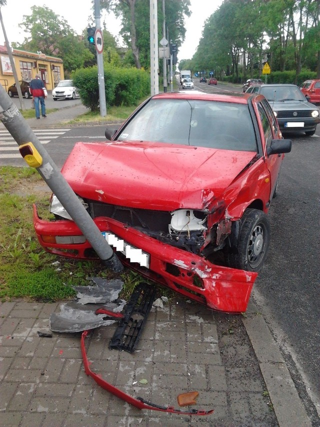 Przed południem doszło do zderzenia dwóch pojazdów na skrzyżowaniu ulic Hrubieszowskiej i Wiejskiej. Na szczęście nikt nie odniósł poważniejszych obrażeń.