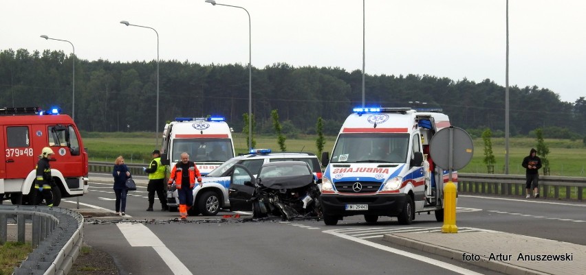 Sześć osób – w tym dwoje dzieci – doznało obrażeń w wypadku...