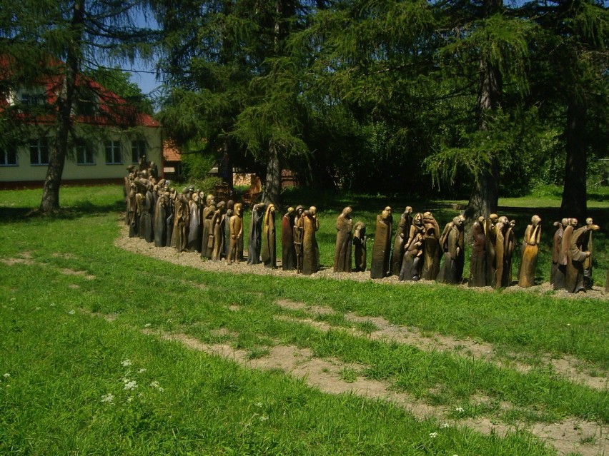 Efektem pracy rzeźbiarzy jest 140 postaci. Fot. Zdzisław...