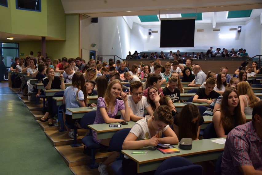 Częstochowski Uniwersytet Młodzieżowy zakończył kolejny semestr [ZDJĘCIA] Wśród studentów rozlosowano cenne nagrody