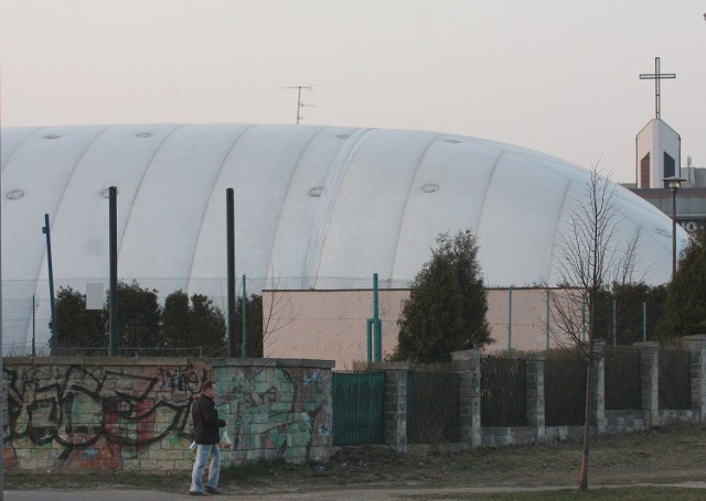 Sprawa hali balonowej wciąż budzi kontrowersje, teraz zajmie się nią piotrkowska Prokuratura Okręgowa