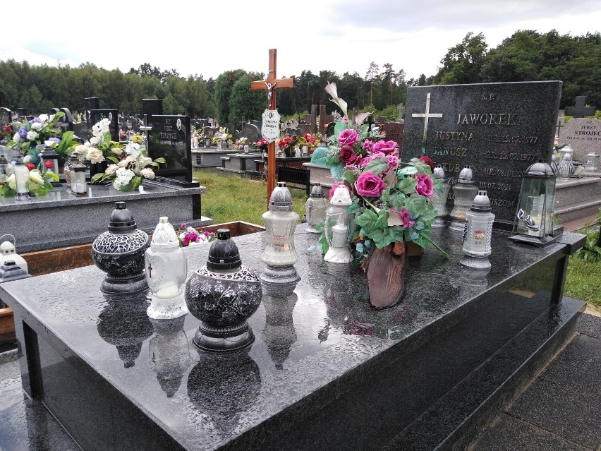 Grób rodziny zamordowanej w Borowcach