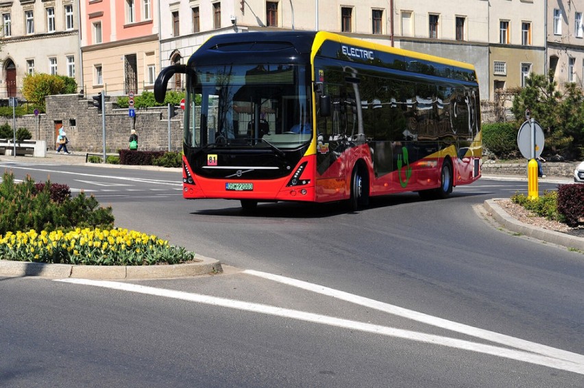 Mieszkańcy decydują jak będą wyglądać nowe autobusy w Świdnicy. A Wam, który styl odpowiada najbardziej? WIZUALIZACJE