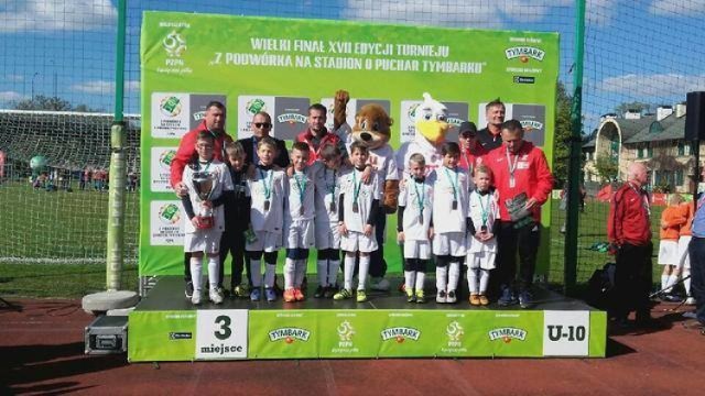 Z podwórka na stadion o puchar Tymbarku. Międzychodzianie na trzecim stopniu podium!