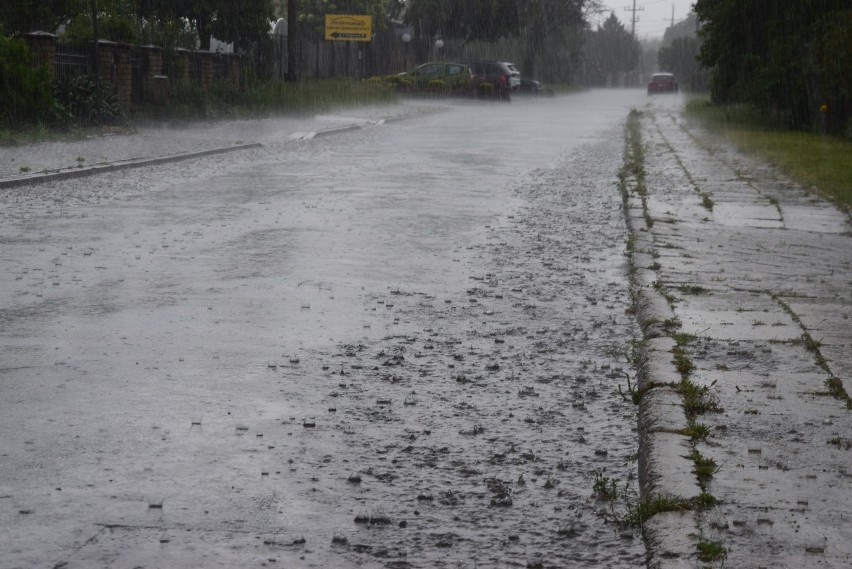 Prognoza pogody na poniedziałek 17 sierpnia. W regionie możliwe burze z gradem. Ostrzeżenie I stopnia