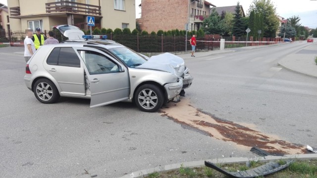 Trzy osoby, w tym 12-letnie dziecko trafiły do szpitala po wypadku, jaki wydarzył się w niedzielę przed godziną 15.30  w Busku-Zdroju. 

ZOBACZ WIĘCEJ NA KOLEJNYCH SLAJDACH


Wakacje 2018. Jedziesz do tych krajów? Sprawdź na co warto się zaszczepić!


ZOBACZ TAKŻE: Wyprzedzanie na trzeciego w powiecie włoszczowskim
