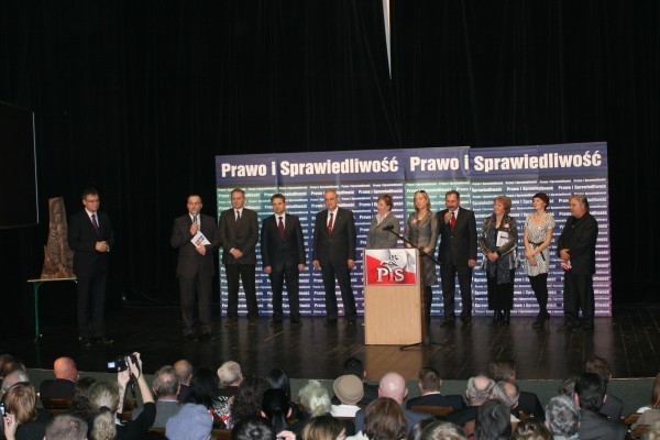 Prezes PiS na konwencji wyborczej w Nowym Sączu (ZDJĘCIA)