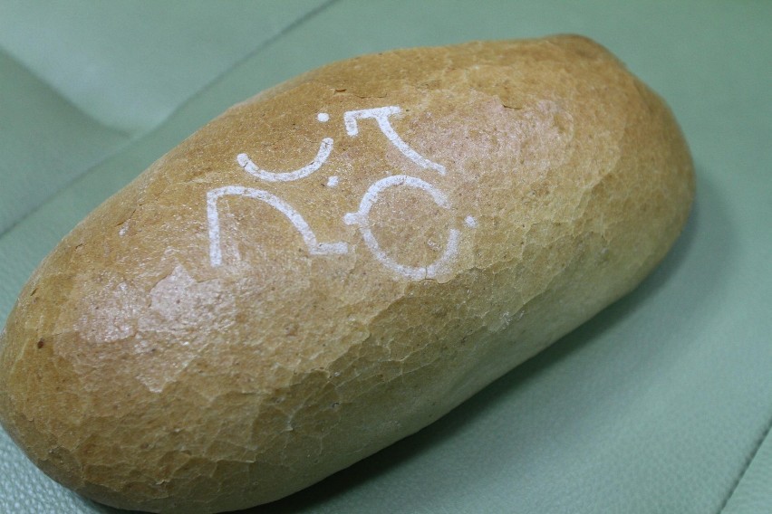 Chleb z nowym logo Łodzi.
