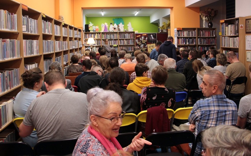 W bibliotece przy ul. Mikołaja z Ryńska 1/7 w Grudziądzu...