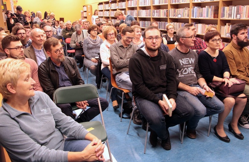 W bibliotece przy ul. Mikołaja z Ryńska 1/7 w Grudziądzu...