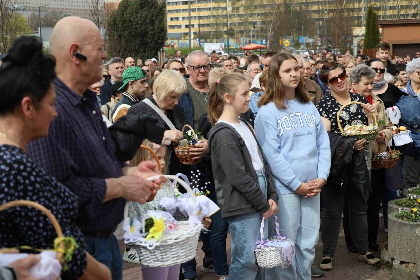 Wielu mieszkańców Żor przybyło w sobotę 30 marca przed...