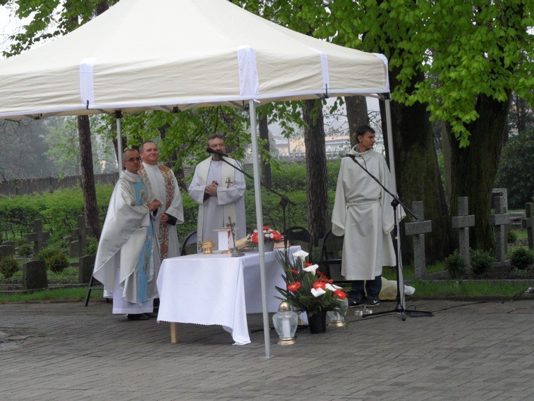 Tradycyjnie w Lublińcu uroczystości z okazji święta 3 maja odbyły się na Cmentarzu Wojskowym [FOTO]