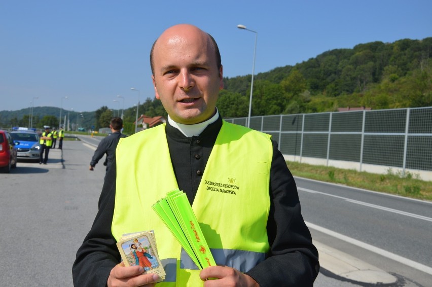 Ks. Damian Migacz jest diecezjalnym duszpasterzem kierowców...