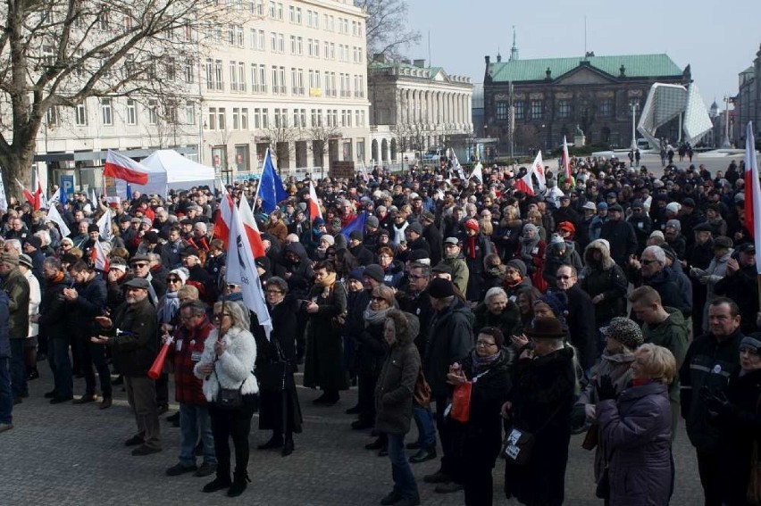 Manifestacja KOD w Poznaniu. Tym razem w obronie sądów