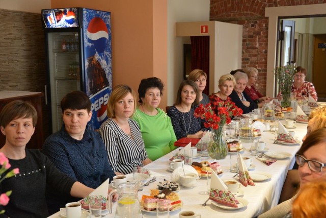 Spotkanie przy kawie i ciastkach zorganizowano w Restauracji Wieża w Koźminie Wlkp.