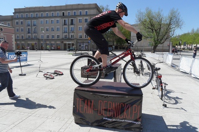 Częstochowa: Na Pl. Biegańskiego trwa impreza Let's Trial, która rozpoczyna sezon rowerowy