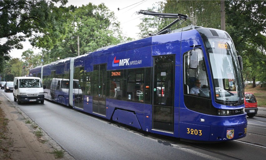 We Wrocławiu jest osiem pojazdów marki Pesa z roku 2015.