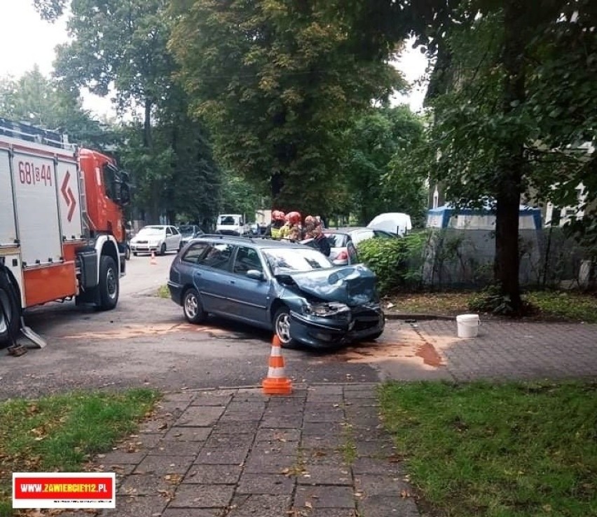 Kolizja samochodów osobowych w Zawierciu.