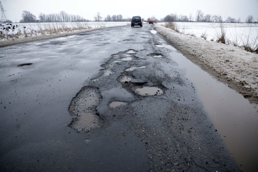 Dziury na drogach w Legnicy to bolączka miasta!