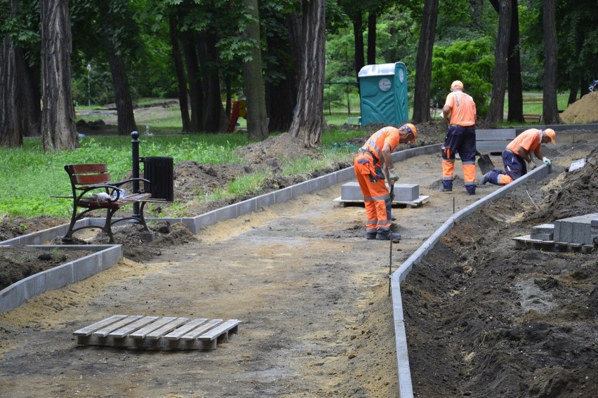 Pracownicy odnowią blisko 3000 metrów ścieżek parkowych