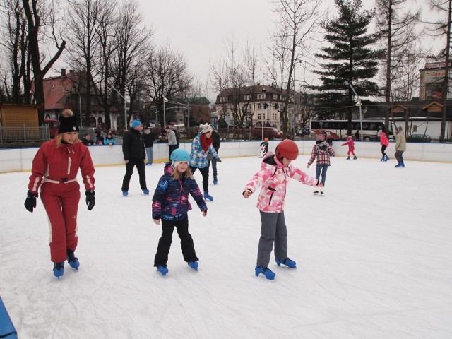 Oprócz nart, w czasie wolnego od szkoły, dzieciaki mogą także skorzystać z jednego z sześciu lodowisk na terenie Zakopanego