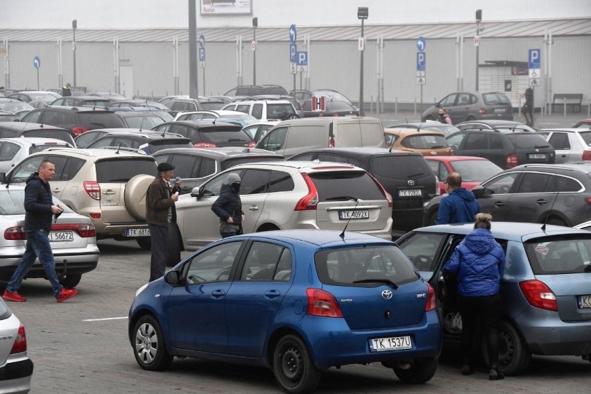 W sobotę 21 listopada markety spożywcze w Kielcach od rana...