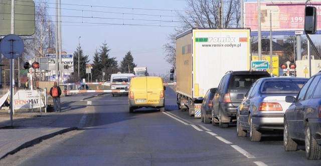 Przed przejazdem na Plewiskach często ustawiają się sznury samochodów. Niektórzy kierowcy blokują przejazd