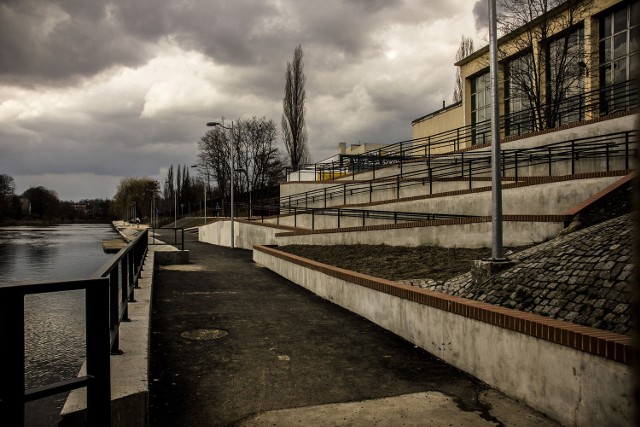 W Bydgoszczy niedawno zbudowano most tramwajowy przez Brdę. Prace od strony Koronowa zakończono, ale nie dokończono jednak jeszcze od tamtego czasu terenu po drugiej stronie mostu. fot. Marek Wiśniewski