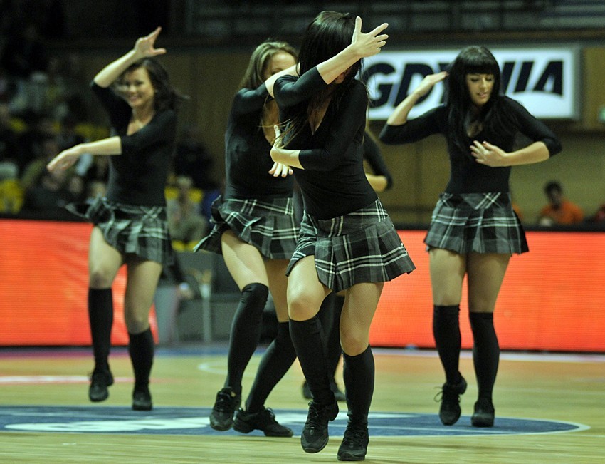 Mecz Trefl Sopot - Asseco Prokom: Gdyńskie cheerleaderki i sopoccy kibice - zobacz zdjęcia