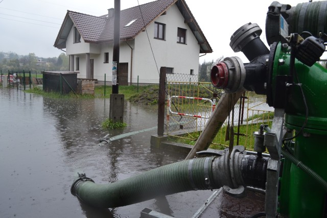 Woda zalała ulicę Skalną w Rybniku