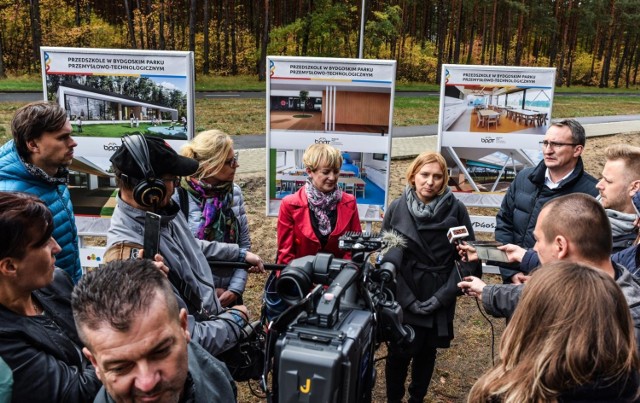 Przedszkole ma zacząć działać we wrześniu 2020 roku. Lokalizacja przedszkola ma ułatwić organizację swojego czasu osobom, które pracują na terenie Bydgoskiego Parku Technologiczno-Przemysłowego.

więcej informacji i zdjęć >>>


Piraci drogowi w regionie. Niemal doprowadzili do tragedii!  [wideo - program Stop Agresji Drogowej 4]

