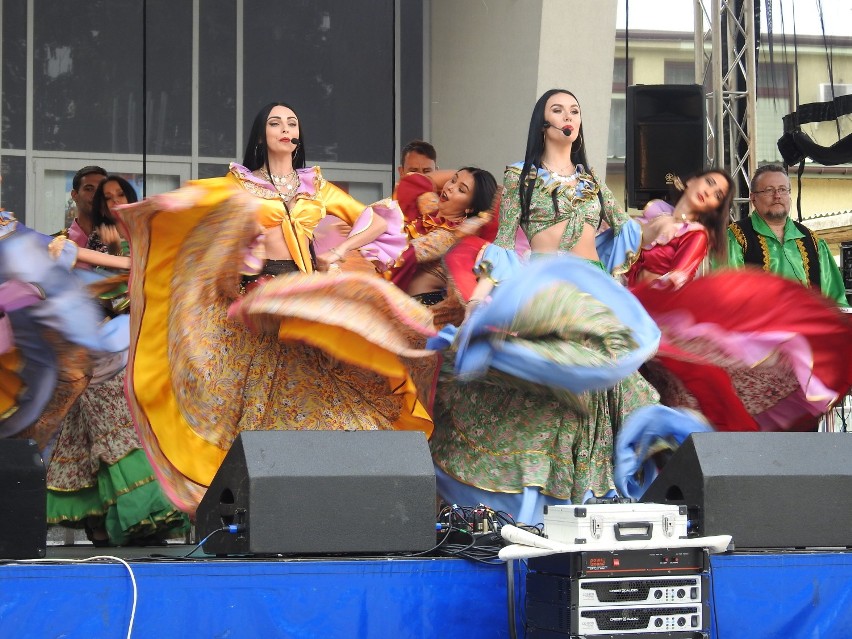 Spotkanie z kulturą romską w Sokółce. Gorące rytmy porwały publiczność do tańca (zdjęcia)