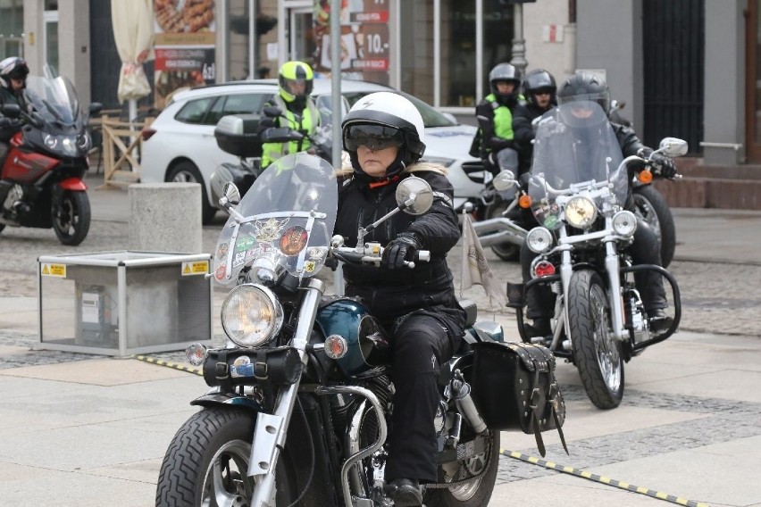 Widowiskowa kawalkada w Kielcach. Ryk silników, a na motocyklach… lekarze z całej Polski [WIDEO, zdjęcia]