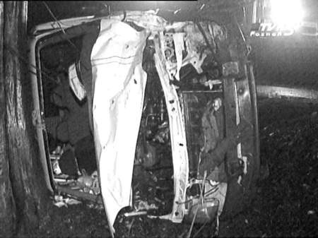 W wyniku wypadku volkswagen został całkowicie zniszczony.  Fot.  TVP