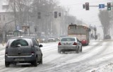 Grudziądz. Ulice śniegiem zasypane. Trudne warunki na drogach w Grudziądzu. Jedźcie ostrożnie! [zdjęcia]