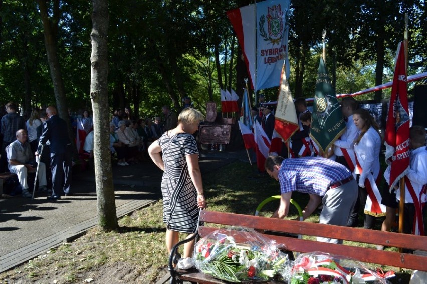 Lębork. Dzień Sybiraka. Uroczystości pod pomnikiem zesłańców Sybiru